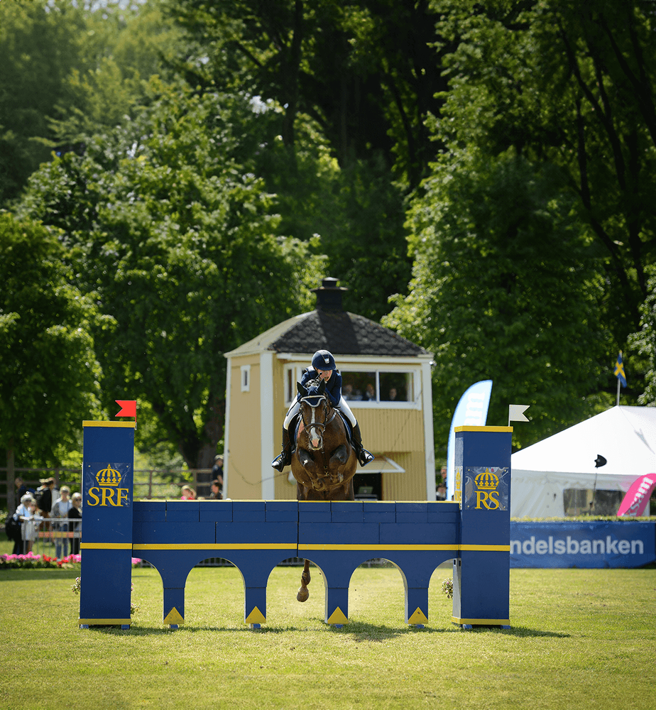 Foto på ryttare och häst i Strömsholm